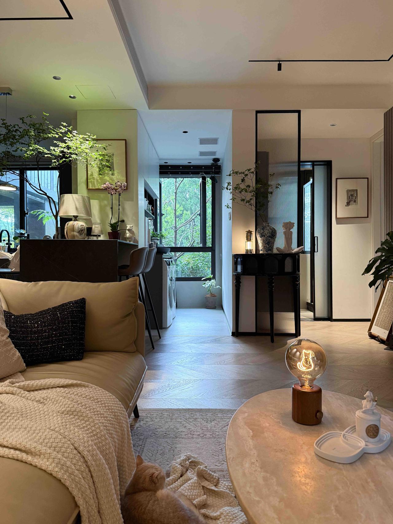 89平二人一猫的极简小家，朋友说看起来像120平，坐标上海，建筑面积89m²，套