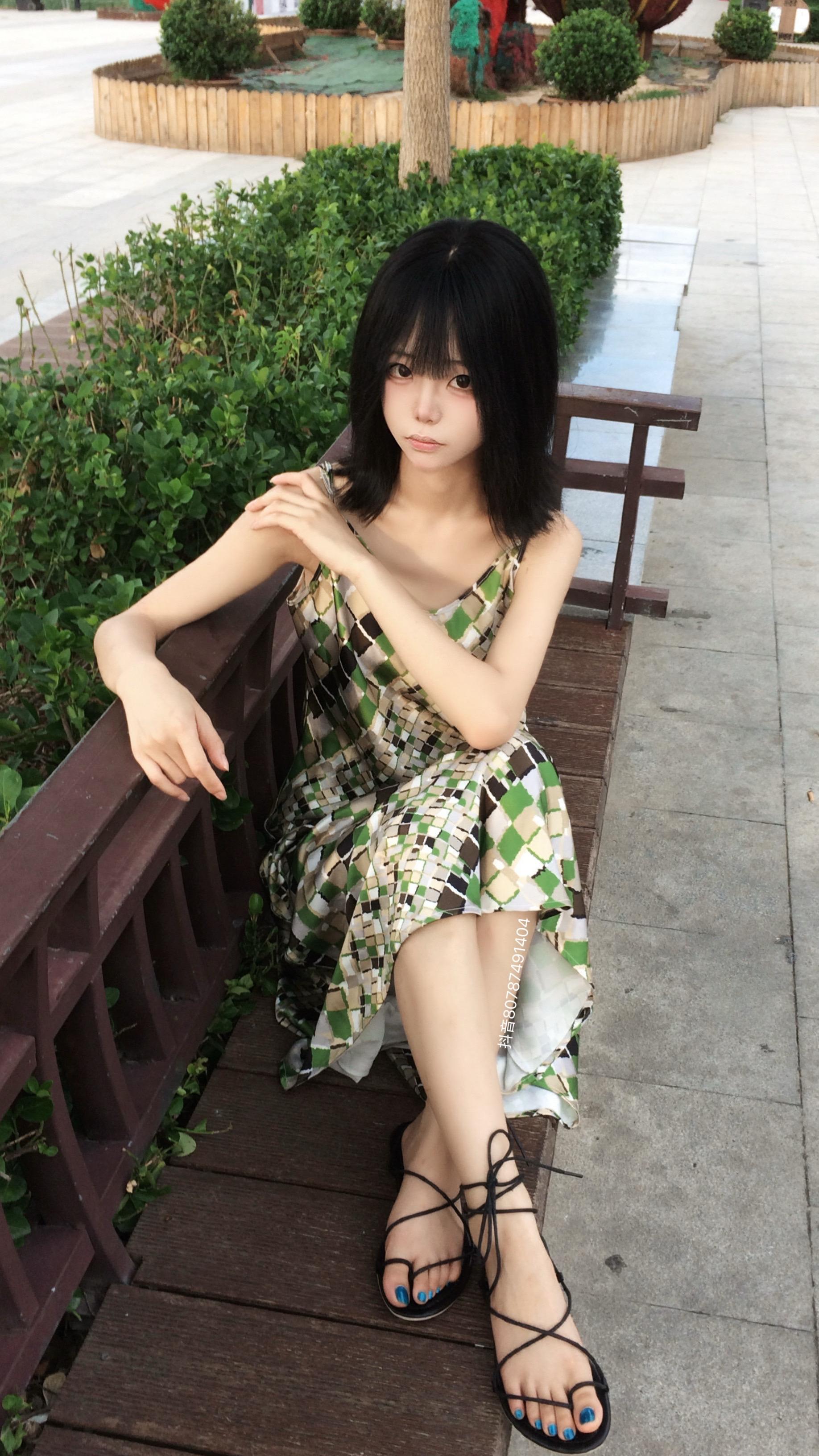 绑带凉鞋 凉鞋分享 夏季凉鞋穿搭 正常穿搭可出门 长椅拍照姿势