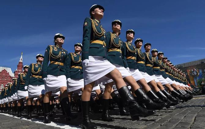 都不敢来了，这次愿意参加俄罗斯胜利阅兵活动只有八个国家。据俄方公布的消息，参