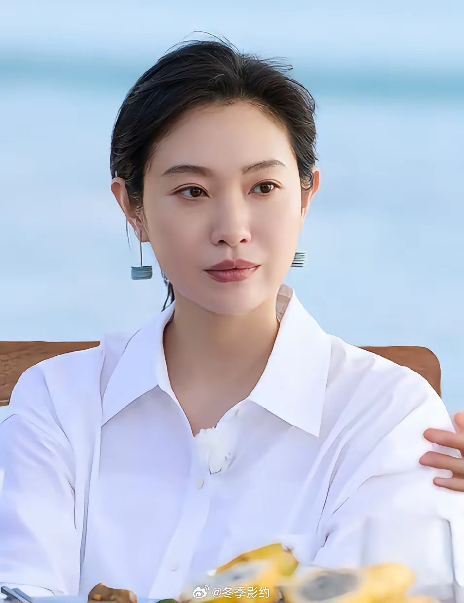 看了电视剧《余红往事》三集后。我发现演员王佳佳有个特别之处。虽然她的长相不算特别