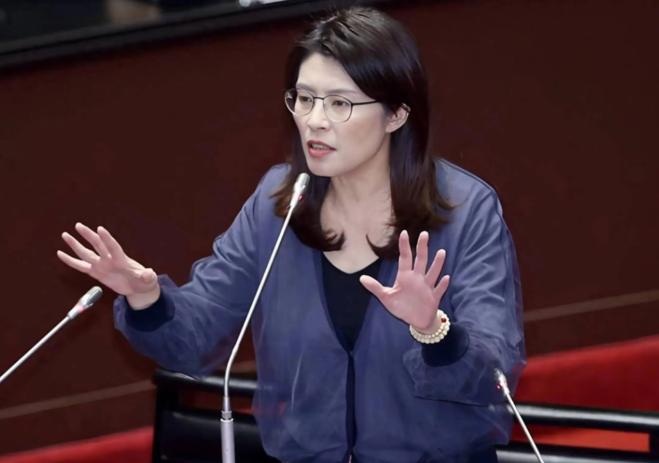 郑丽文太敢说了！特朗普抵华当天，她代表国民党表态，赖清德怕啥她说啥。5月