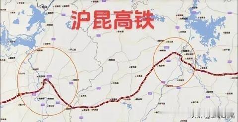 沪昆高铁在江西与湖南拐了两个大弯，一个是为南昌拐的，一个是为长沙拐的。拐这两