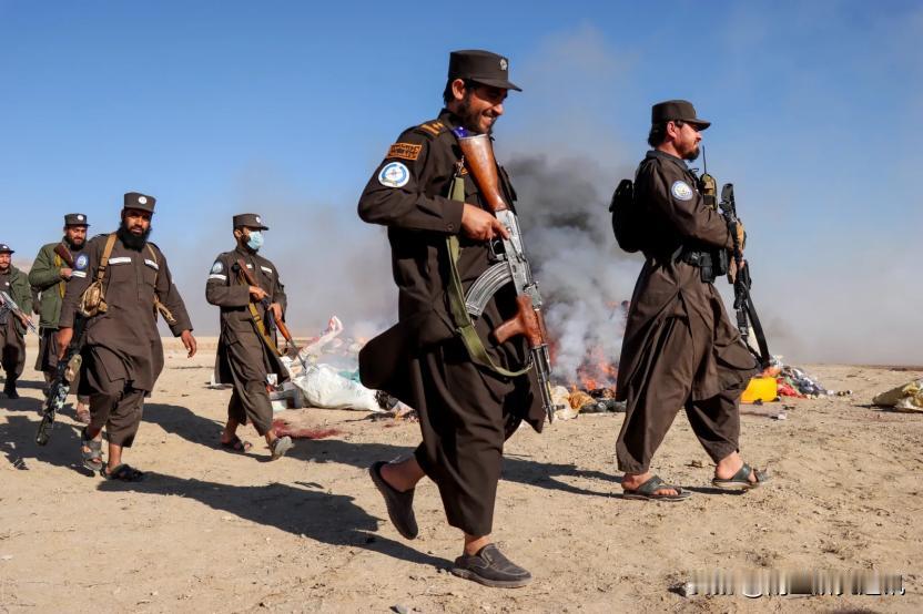 《新闻周刊》（Newsweek）12月9日报道，特朗普政府据称向阿富汗塔利班提供