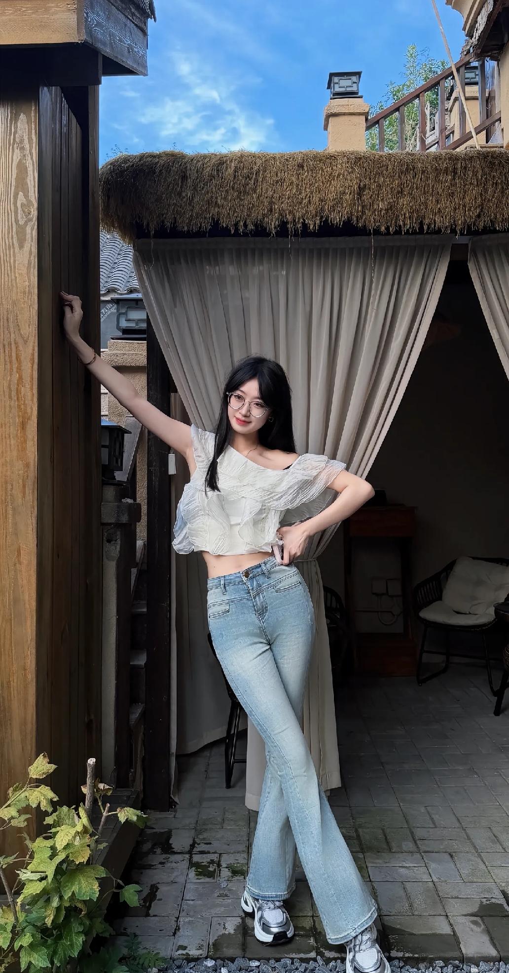 什么样的身材会美到犯规?清秀的女孩子是什么样子的成年人最愚蠢的行为之一，就是