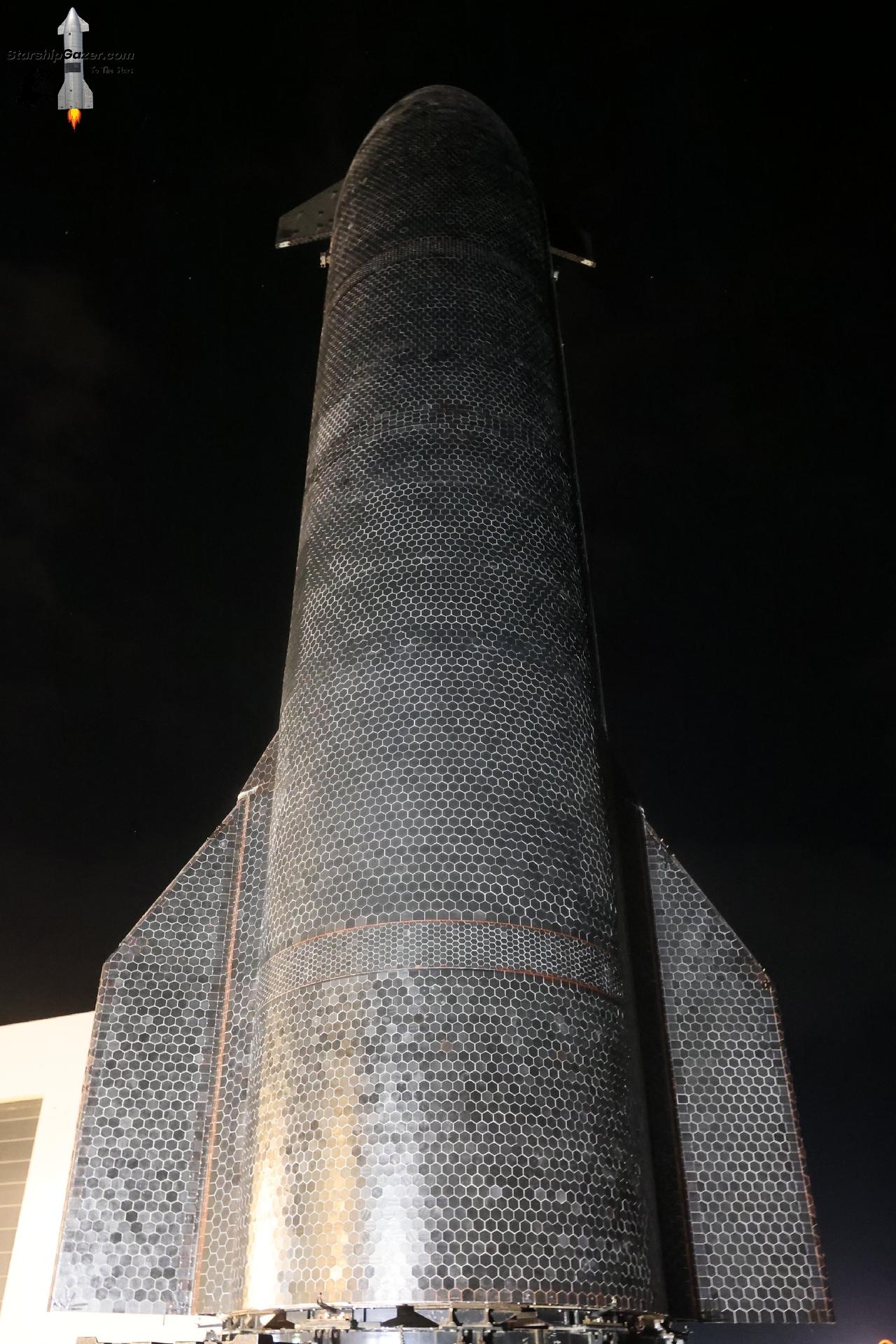 SpaceX星舰S38从厂区推出前往发射场进行静态点火测试，为星舰第十一次试飞做