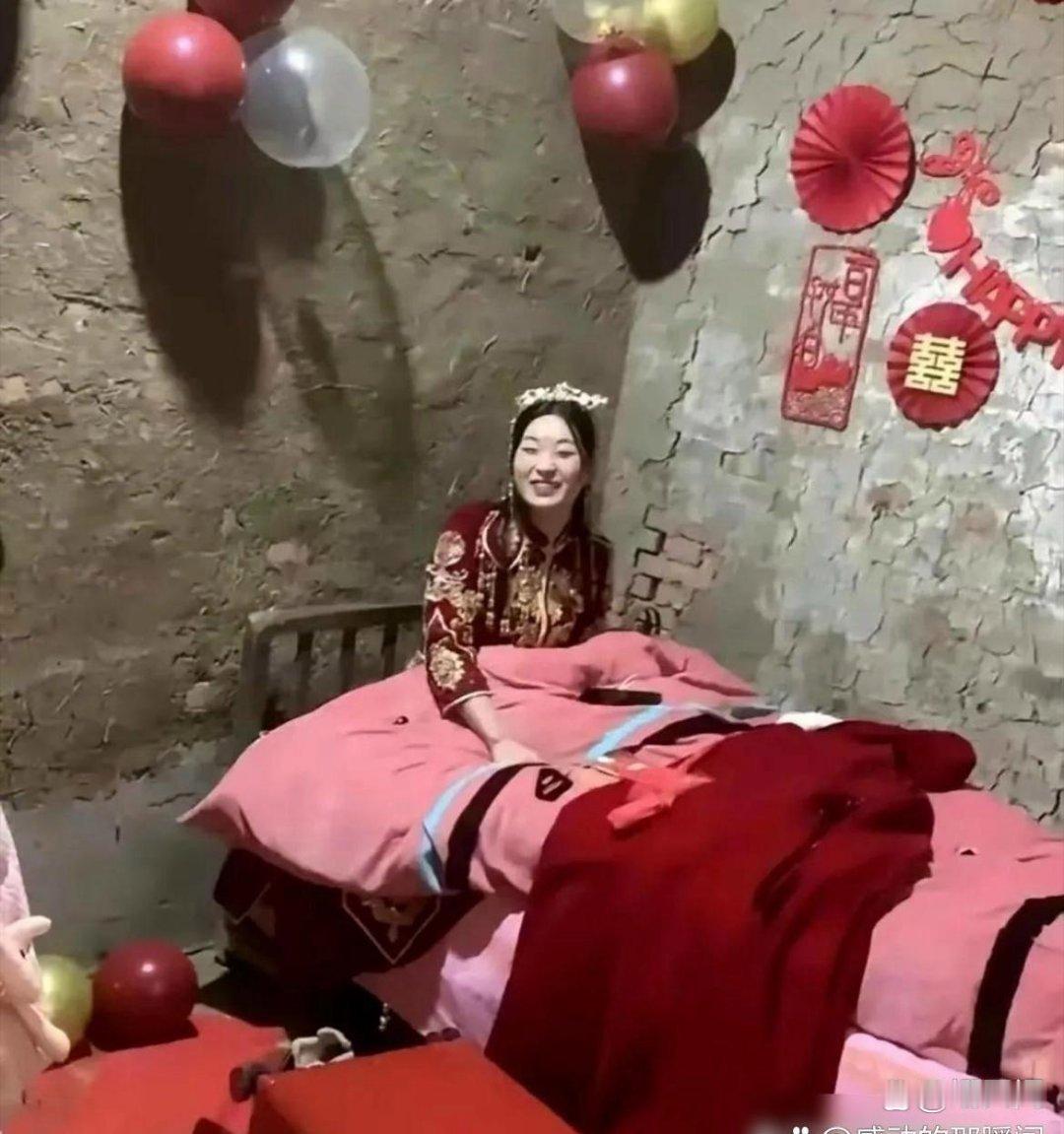 这种环境，新娘怎么能笑得出来啊