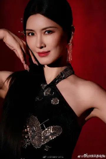 浪姐四公团秀造型浪姐四公造型出图乘风2026曾沛慈马面裙的飒气配上徐洁儿旗袍的柔