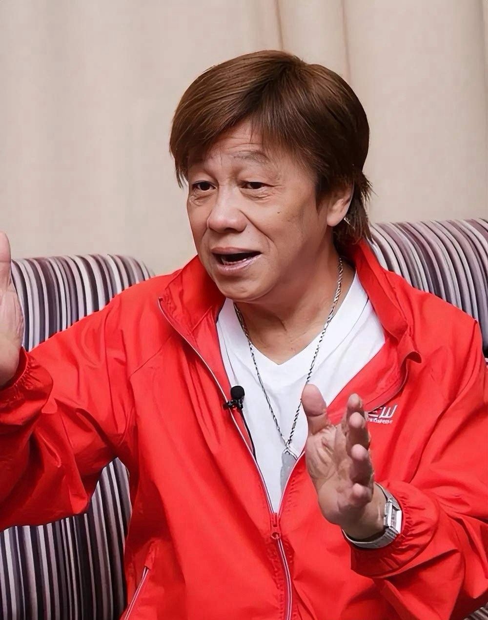 我预料到了梁小龙会慢慢老去，也预料到他可能会淡出银幕。但是万万没想到，2025年