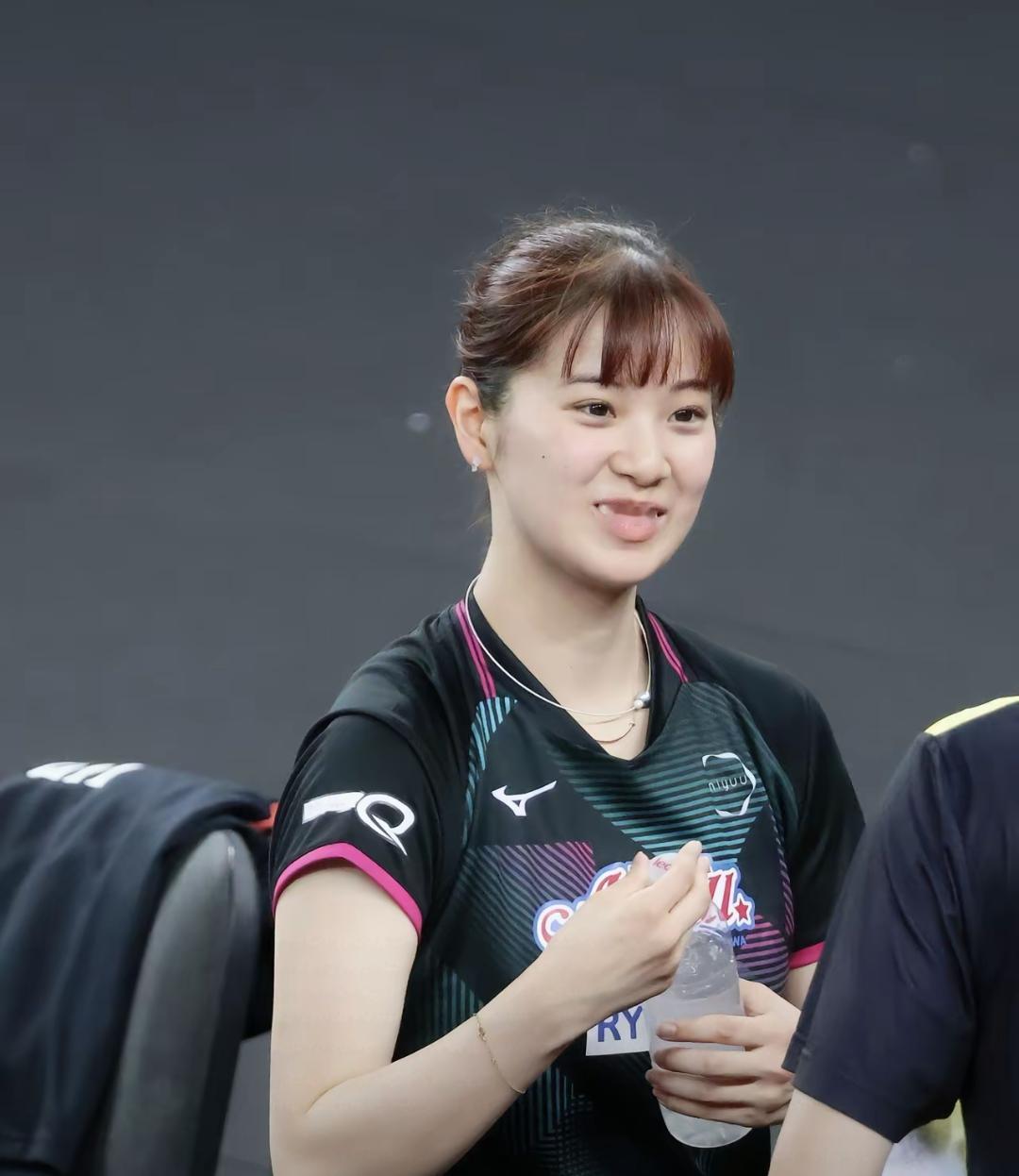 长崎美柚回国承认：莎莎的挑战，让自己“羞愧”！长崎美柚回到日本国内，她在接受