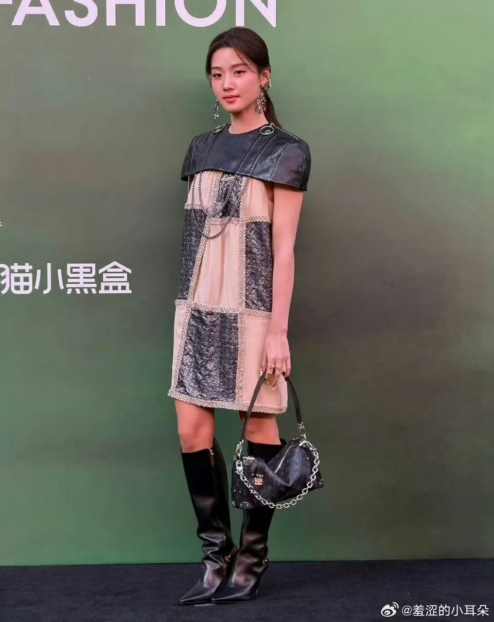 VOGUE直播卢昱晓醒醒吧，lv不适合你，赶紧试试合作其它品牌吧​​​