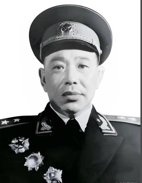 1979年，成都。开国中将廖汉生在一次军区视察中，突然提出要见一位副部长，这个人