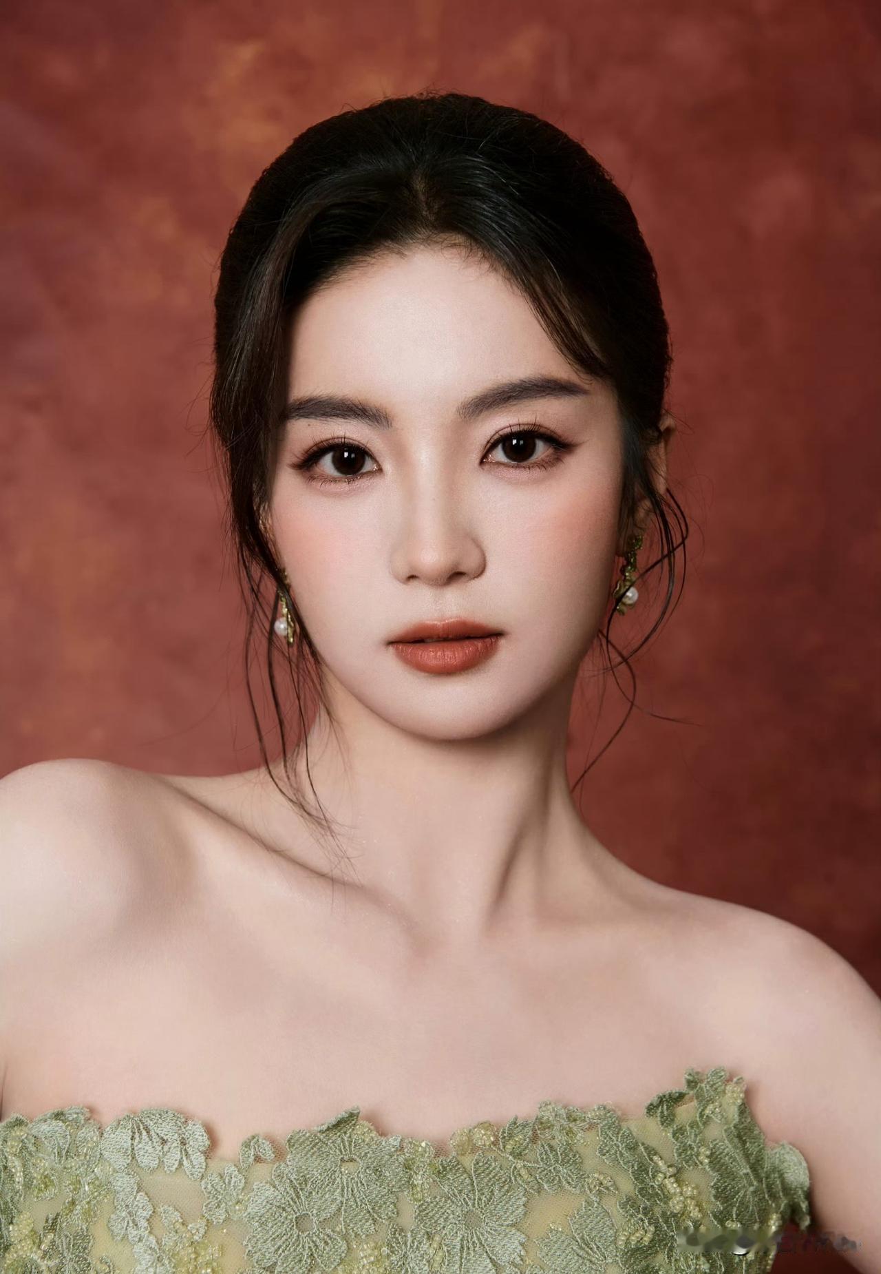 1月9日，张雅钦因杨洋拒了李昀锐女主！张雅钦原定是李昀锐下部剧《归良辰》女主，