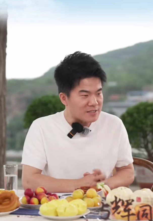 以前一直有一个声音，董宇辉到底做了什么有价值的事？凭什么他人气这么高？昨天董宇辉