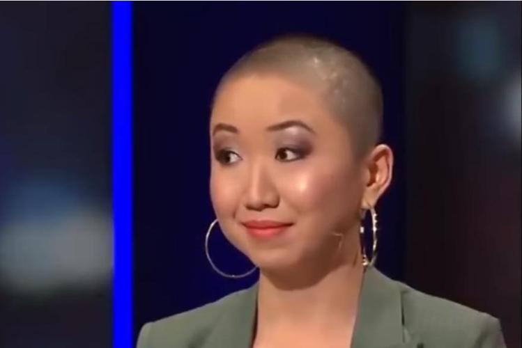 背弃祖国辱父母！许秀中澳洲被揍，结局藏着大道理。反华妖女！为抹黑中国背弃父母