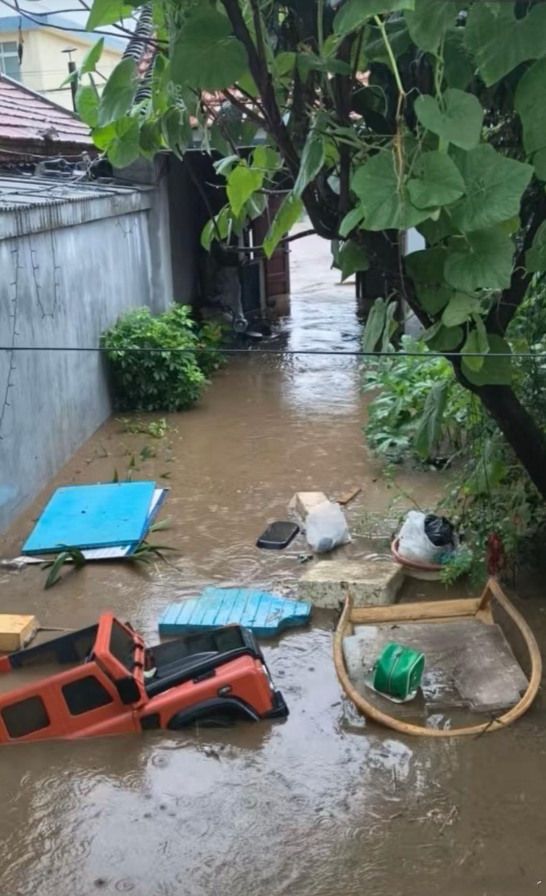 北京暴雨北京的雨简直太大了[哭哭][哭哭][哭哭]，求求了别下了！​​​