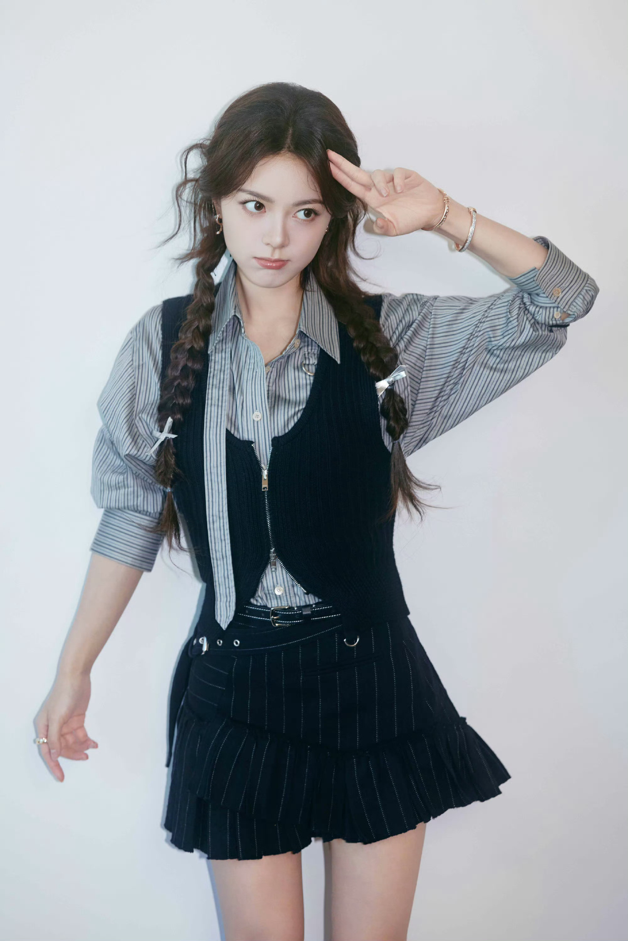 赵今麦×今日营业两组造型大片📸骄阳似我赵今麦骄阳似我