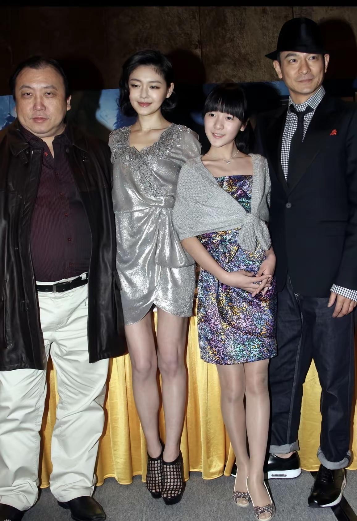 中间是谁，好美啊！