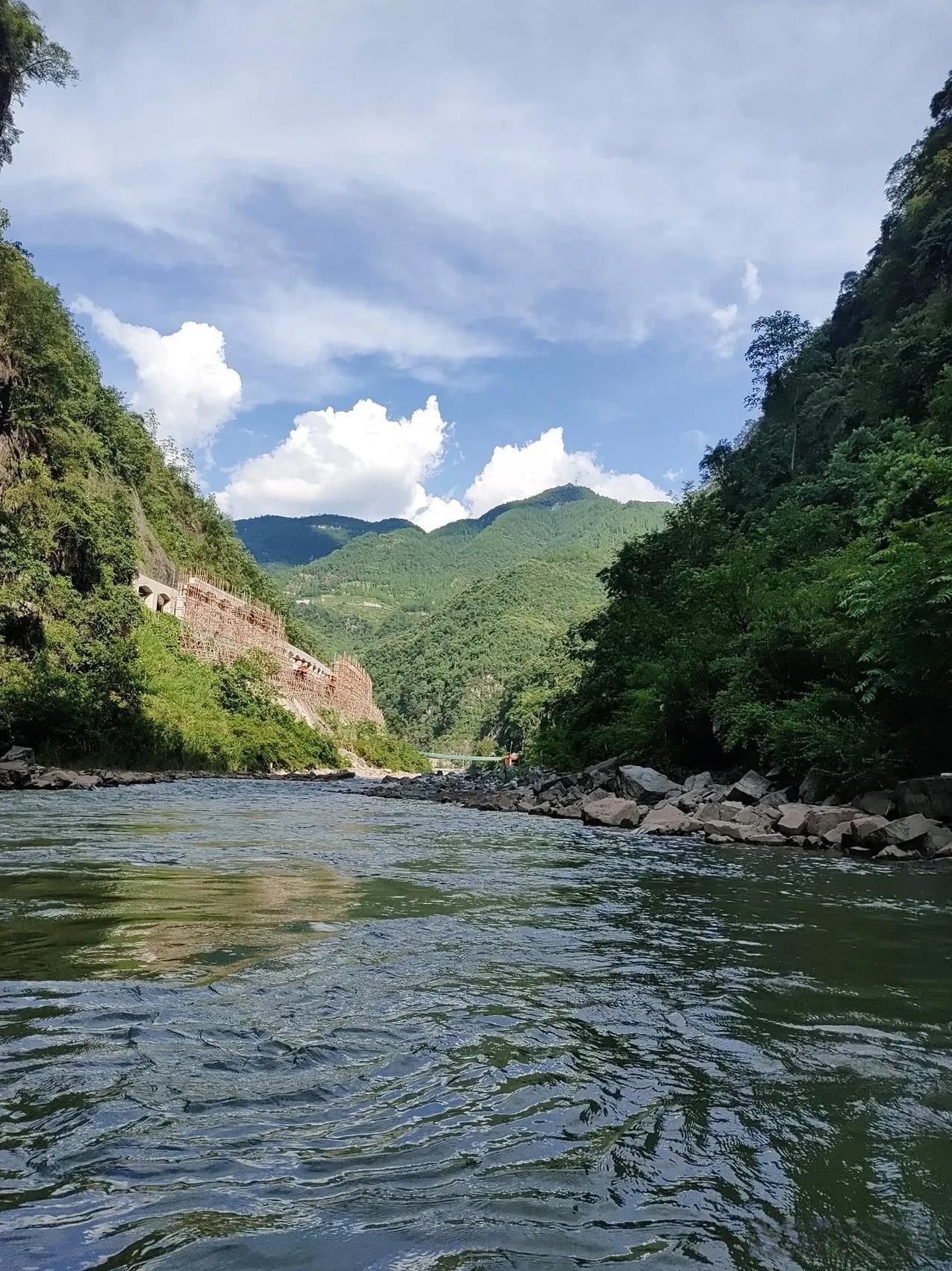 上海一个职场上的老油条曾经给过我几句告诫，只不过当时还懵懂无知未入职场，不知道他