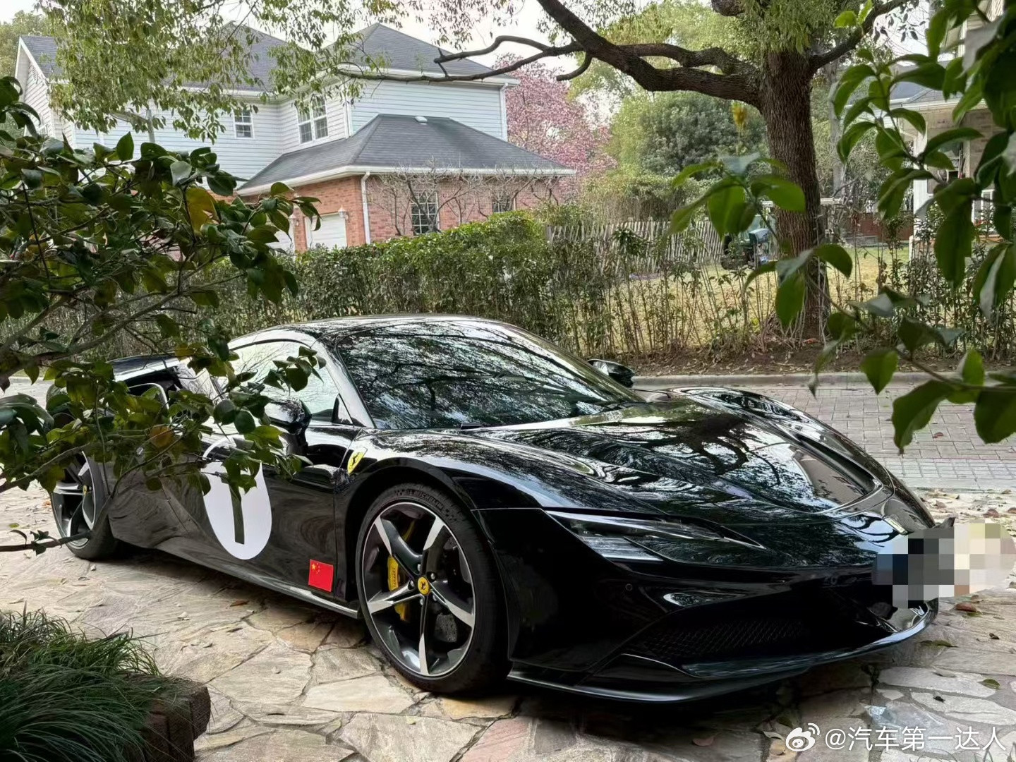 真正的格调，从不在喧嚣里张扬，而在细节处尽显品味。23年法拉利SF90Spid