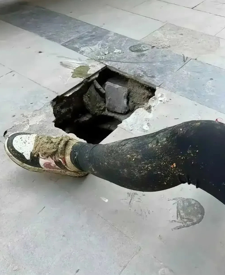 不怪小姐姐一脸苦闷，换谁谁不是呢[笑着哭][笑着哭][笑着哭]