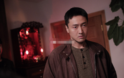 从《孤注一掷》到这部剧，王传君的狠戾再升级，刘天也在亲情与野心间果断选了后者。赵