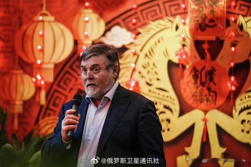 疑惑！很疑惑呀！[捂脸哭]你看看莫斯科🇨🇳红红的这么厉害，挂的这么好，我看看