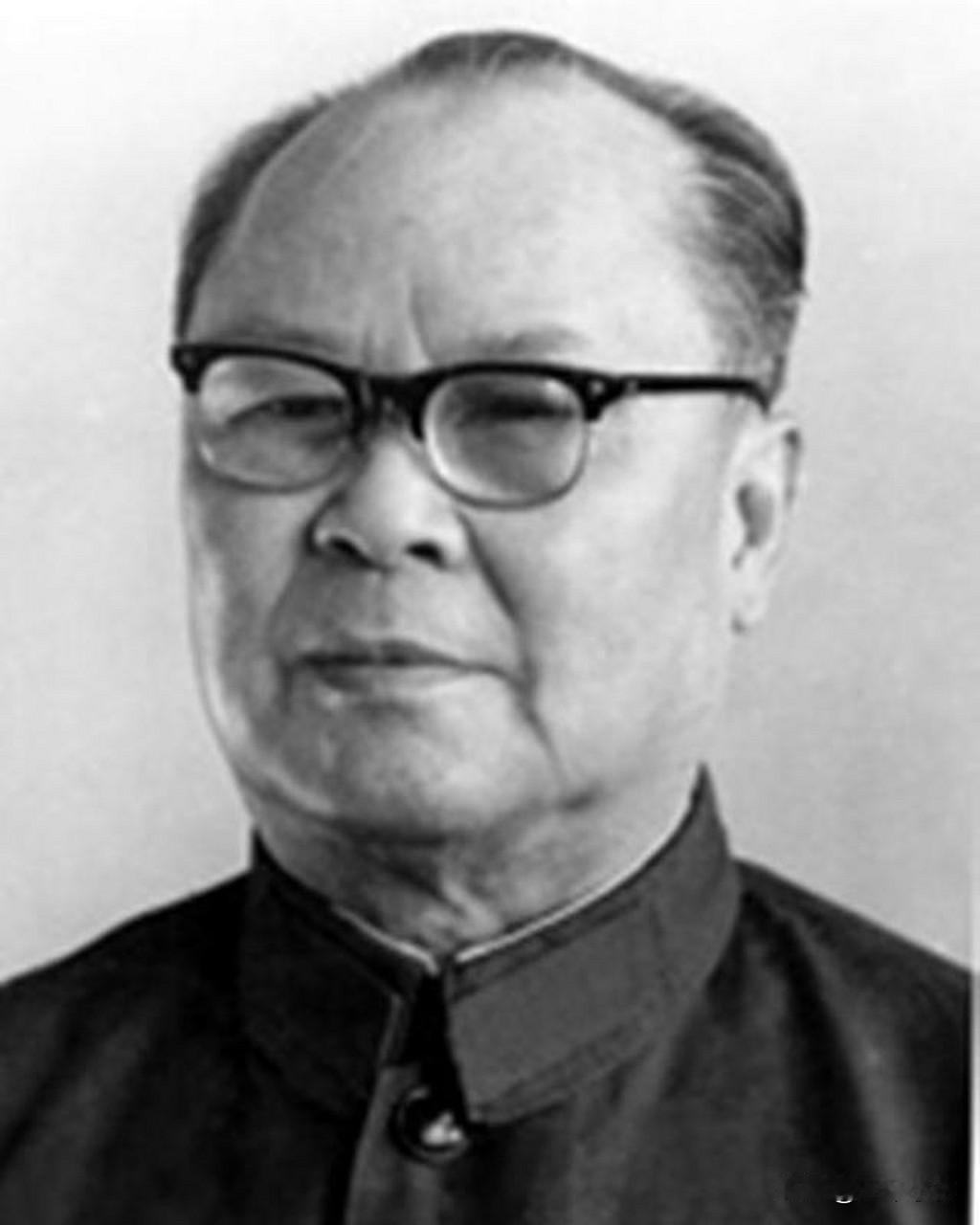 1977年，一个在广西主政长达20年的封疆大吏，突然被调去执掌全军最要害的部门，