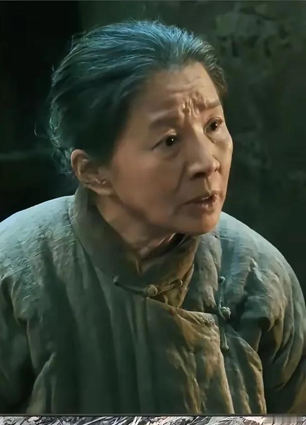 追剧《生万物》发现一个问题，剧中不管是穷人还是富人，穿的棉袄外面都不套一层布衫