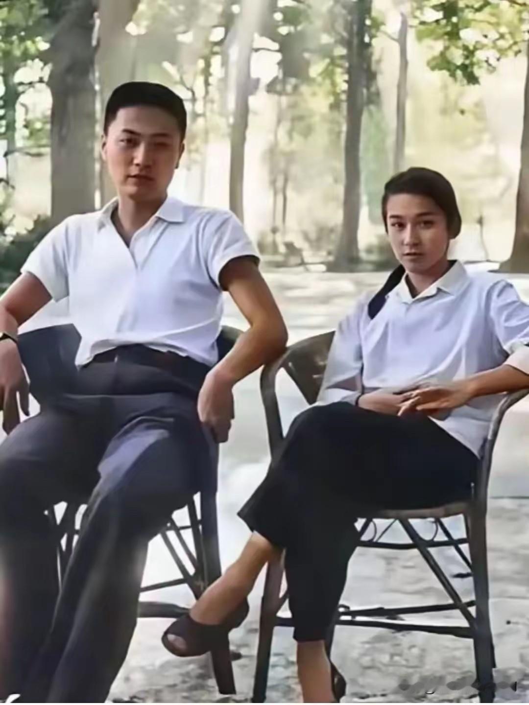 洪晃在音频中多次提过陈小鲁。陈小鲁是陈毅元帅的第三子，粟裕大将的女婿，妻子是