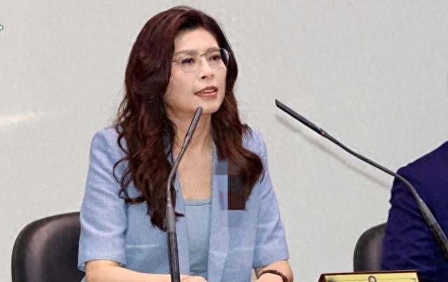 岛内出现罕见一幕！蓝营集体为郑丽文撑腰，卢秀燕柯志恩站队岛内政坛出