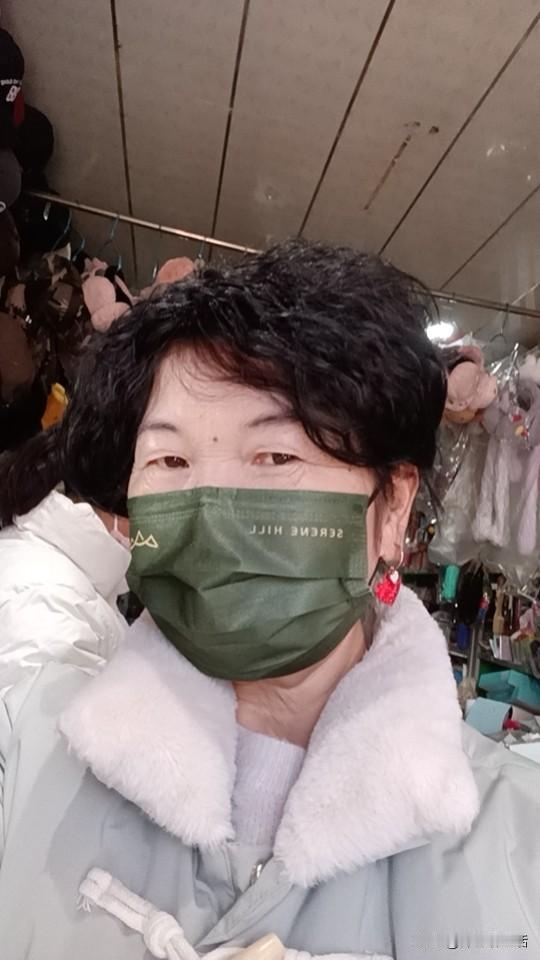 最近牙疼，牙齿遇冷遇热疼的更厉害，吃东西难受的实在无法忍受了，来到附近的医院牙科