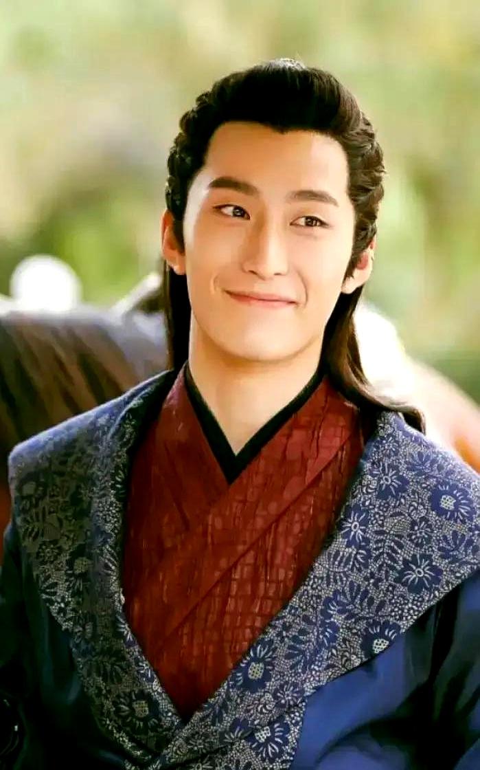 燕洵亲手把楚乔这颗星星摔得稀碎，真让人心疼。他在莺歌小院陪楚乔熬过八年，