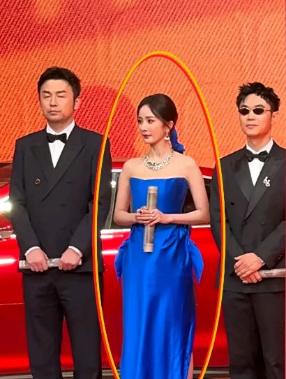 现在全网压力最大的就应该是《长安的荔枝》的导演了吧！作为主演，幂姐竟然在公开