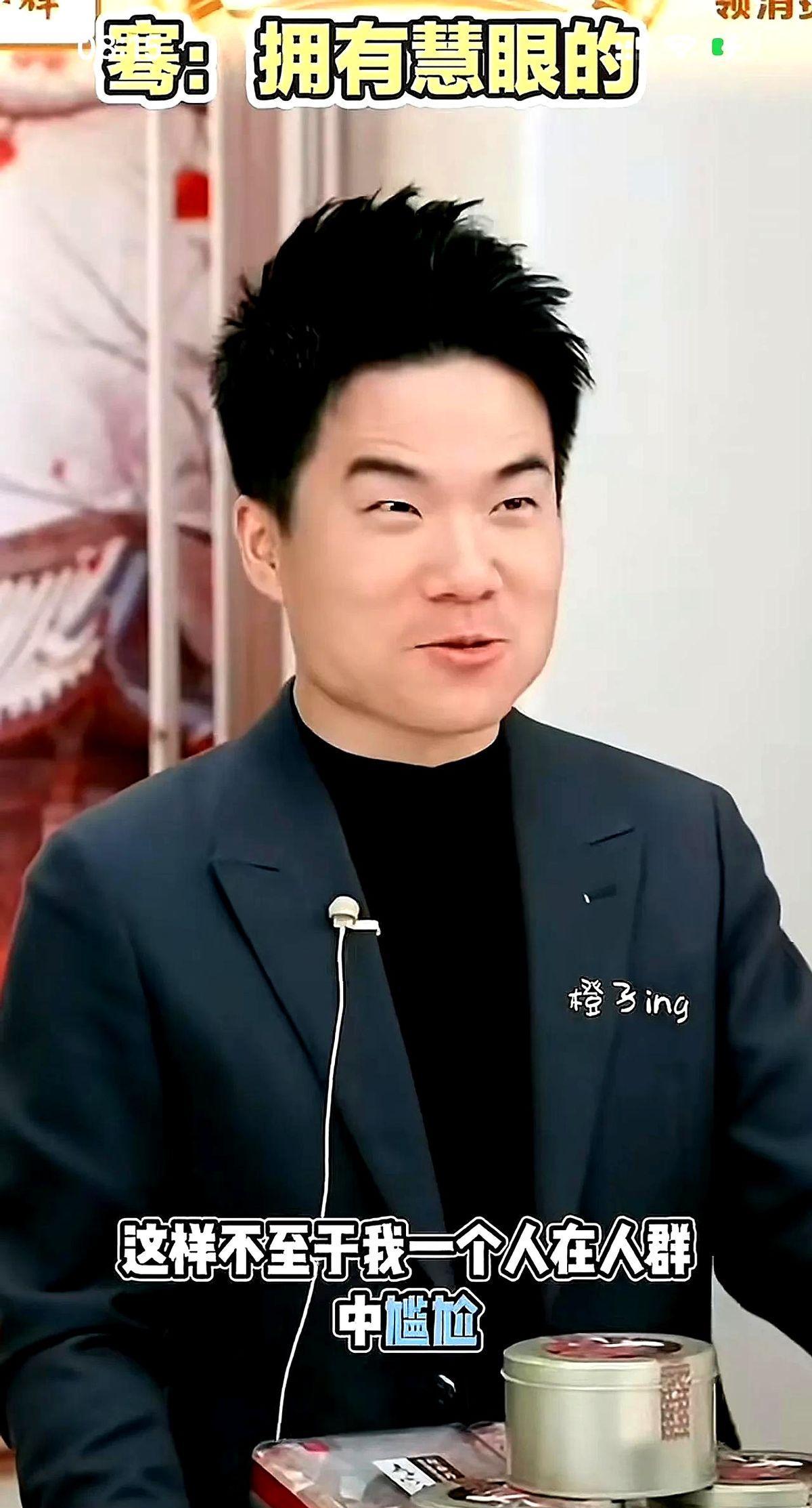 东方甄选昨晚的直播，有个细节特别有意思。不是卖了几个亿，不是讲了什么金句。是