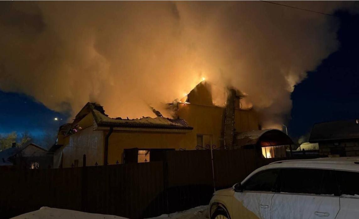 乌克兰当局，乌克兰军方出动了俄罗斯叛军，还向俄罗斯本土发动了自杀式无人机轰炸：2