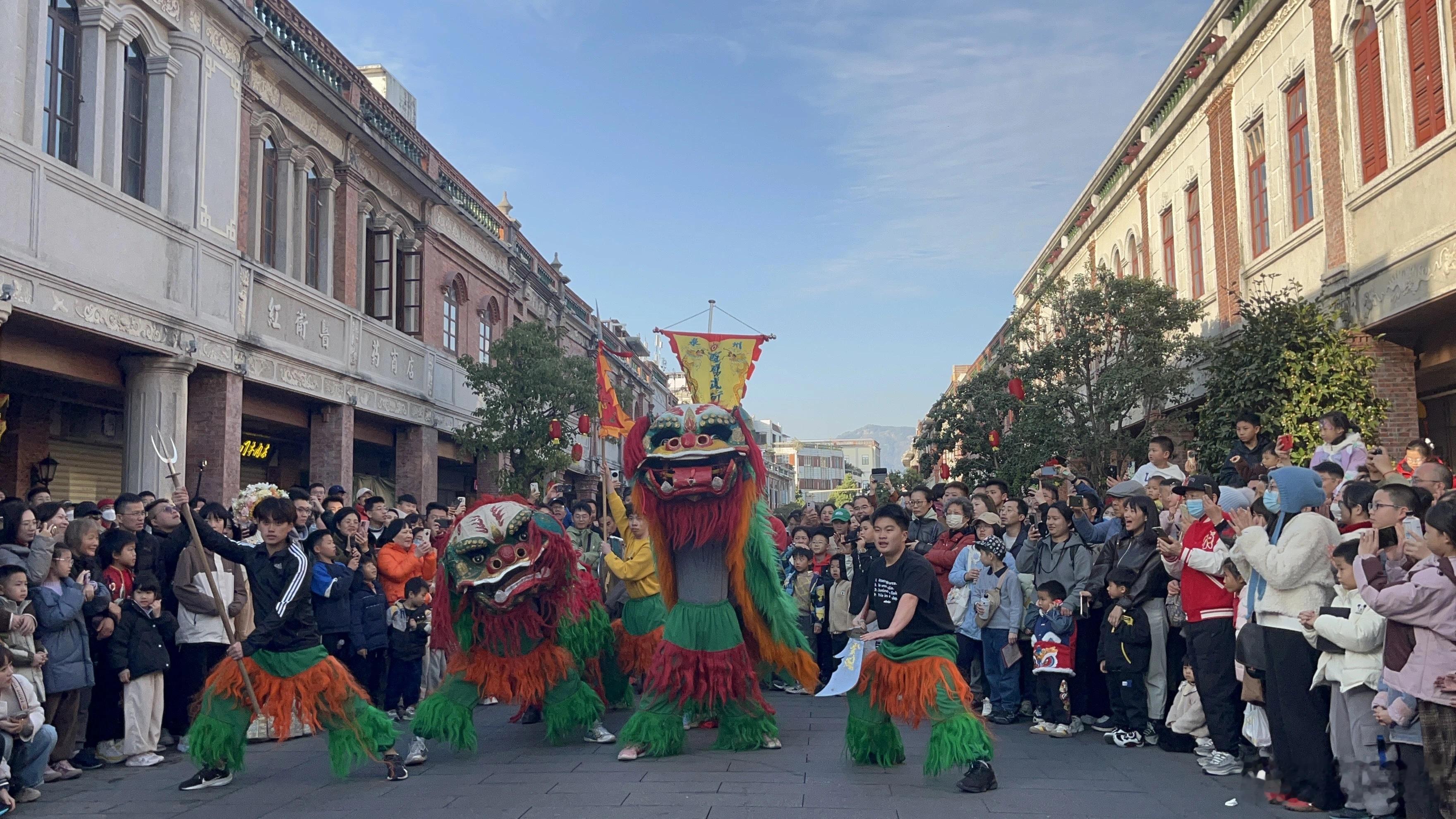 泉州西街游客创新高今年春节长假，泉州古城客流量再创新高。据移动大数据监测，泉