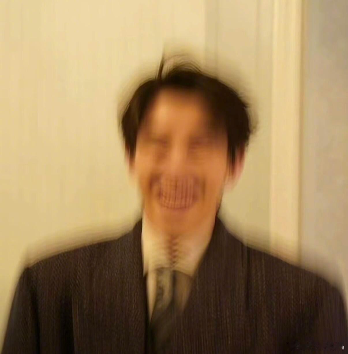 敖瑞鹏一觉醒来掉榜二了敖瑞鹏小众不明显头像，真抽象成地枭了