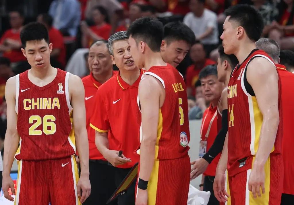 我们国家这几个后卫啊，为什么连最基础的挡拆都打不好廖三宁拿着球就是先运12秒