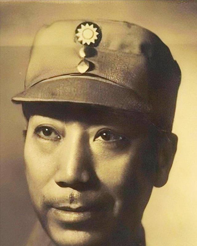 1934年，大特务王天木和手下在北平逛妓院时，打死了一个醉汉后装入箱子。案发后，