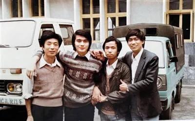 时光匆匆，许亚军从一个帅小伙变成了帅大叔，他也是帅了一辈子了。