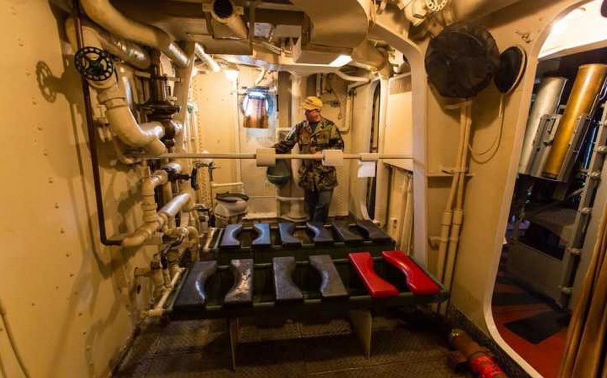 美国海军正在“印度化”，摧毁他们的不是中国导弹，是上厕所问题美国海军，很多人