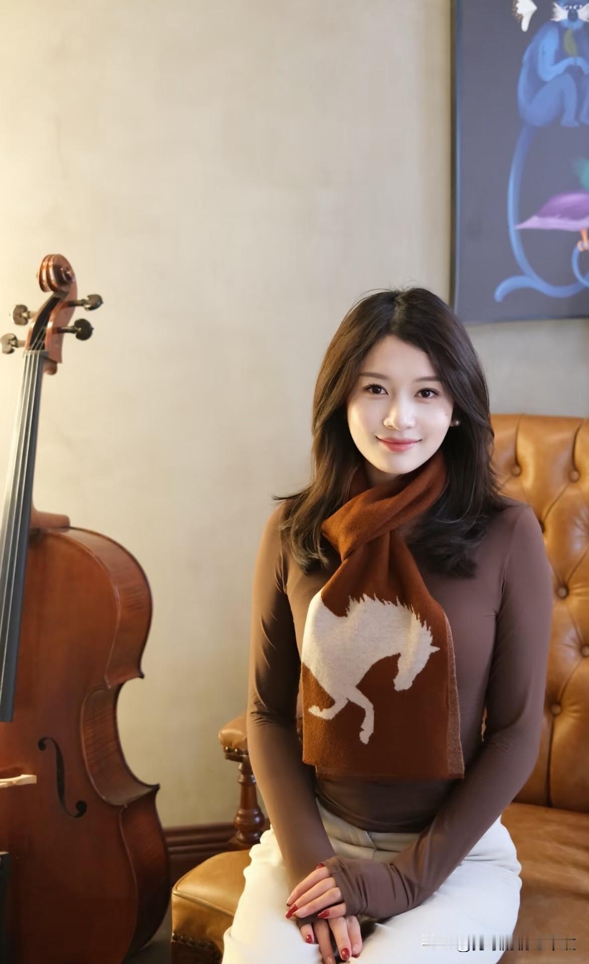 优雅提琴手，静坐暖意中。什么样的女人更有魅力