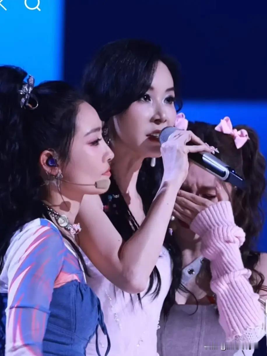 赵子琪说，在《乘风2026》遭淘汰后。我还有一个包，在姐姐后后场区域，我去拿，他