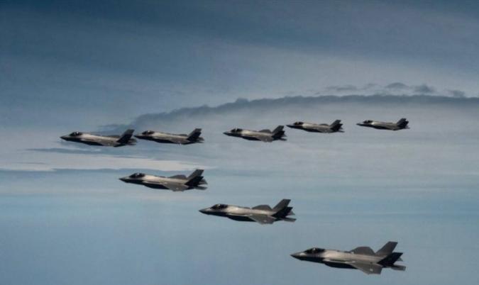 美国同意沙特购买四十八架F-35隐形战斗机的申请。两星期后，沙特王储穆罕默德·本