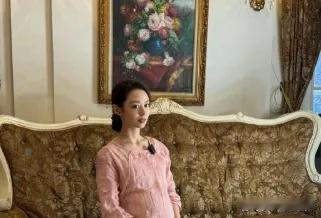 不愧是明星，怀孕时候都美若天仙啊。