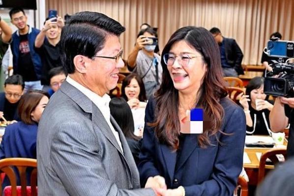 郑丽文抛出比自己当选党主席更震撼的震撼弹,赖清德们和赵少康们傻眼!郑丽文今天宣布