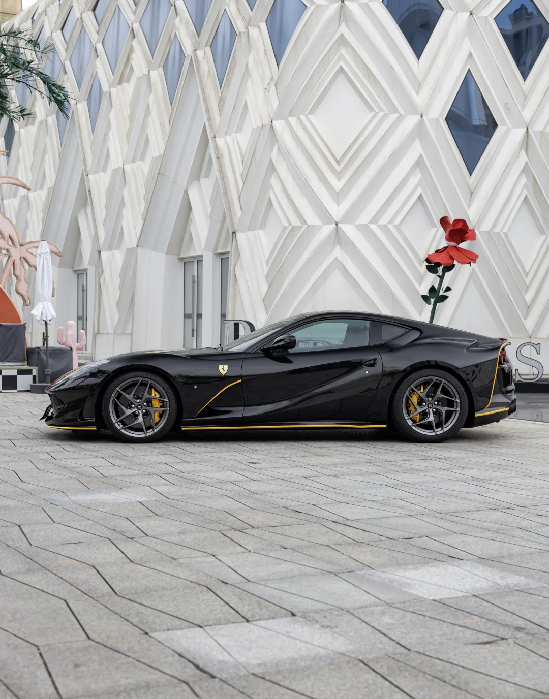 V12自吸绝唱！代托纳黑法拉利812Superfast，满配碳纤维黑武士