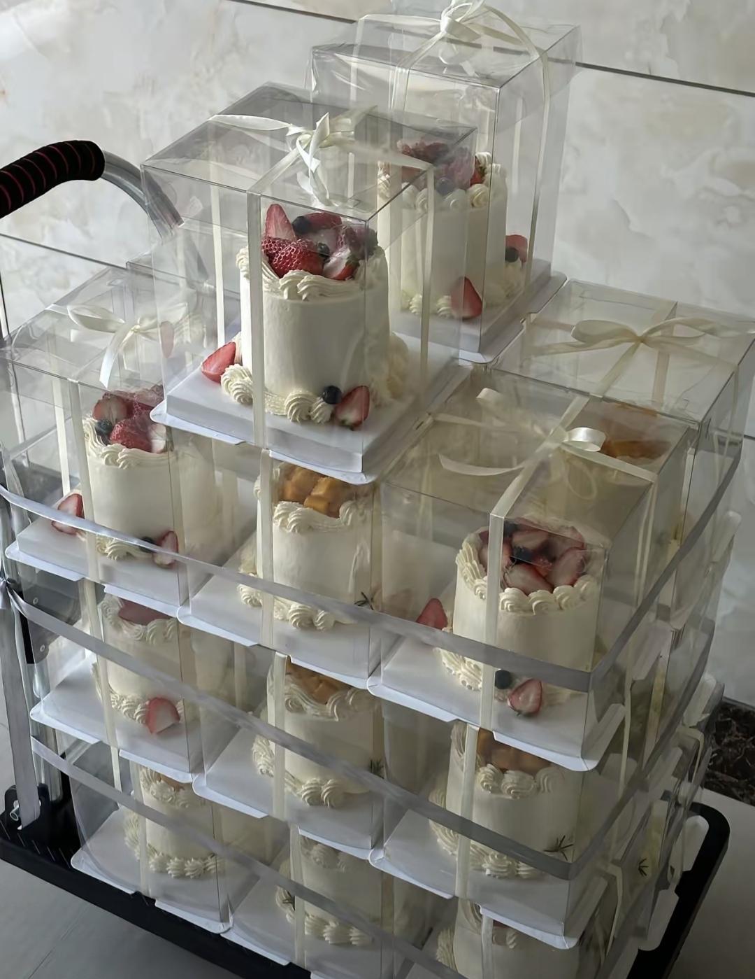 现在大家订蛋糕，6寸都是大单子了。我表姐开私房烘焙店，每天接的订单里四五个小蛋糕