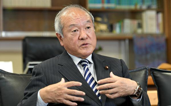 战败日疯狂挑衅！日本核心官员集体参拜神厕，高市早苗来了个阴的！ 8月15日，