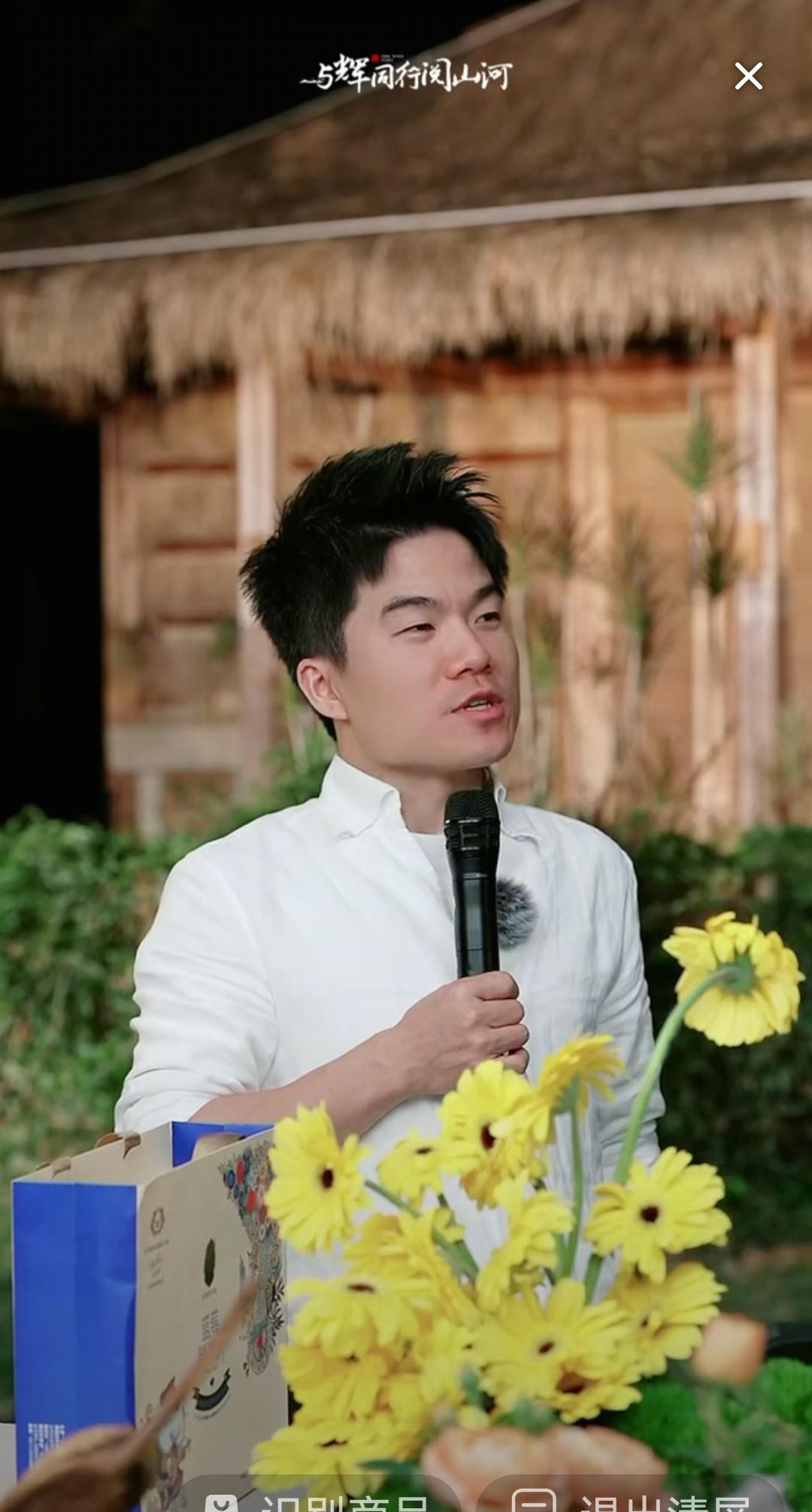 昨晚宇辉上播，一直就是一个人在播，我一直好奇鹏鹏和小贝哪里去了呢？结果看了最